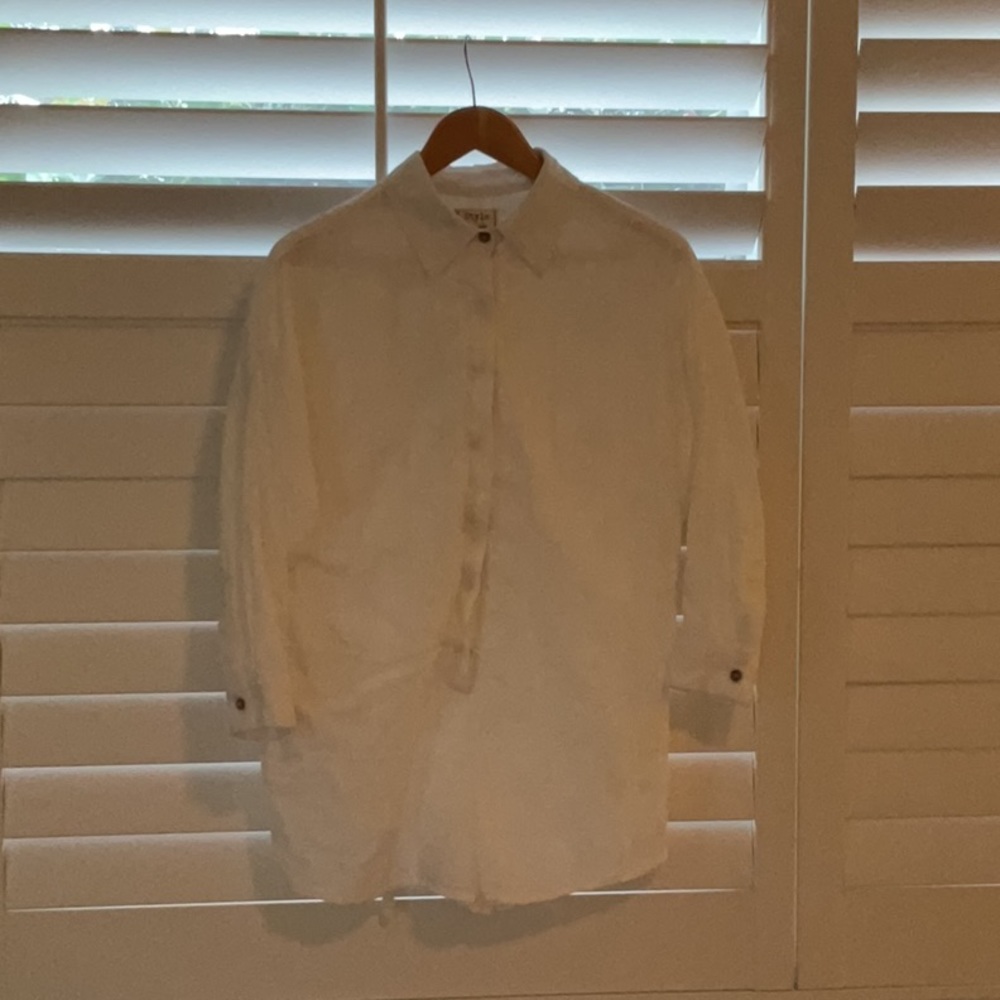 Style Back shorts jumper white. Medium